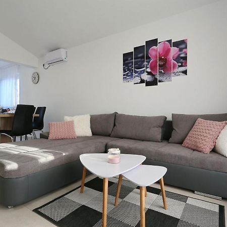 Apartments Lisac วีร์ ภายนอก รูปภาพ
