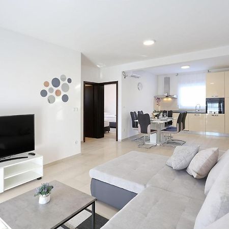 Apartments Lisac วีร์ ภายนอก รูปภาพ