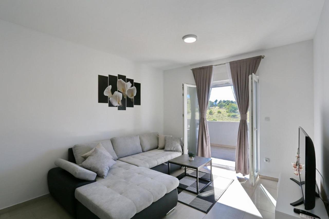 Apartments Lisac วีร์ ภายนอก รูปภาพ
