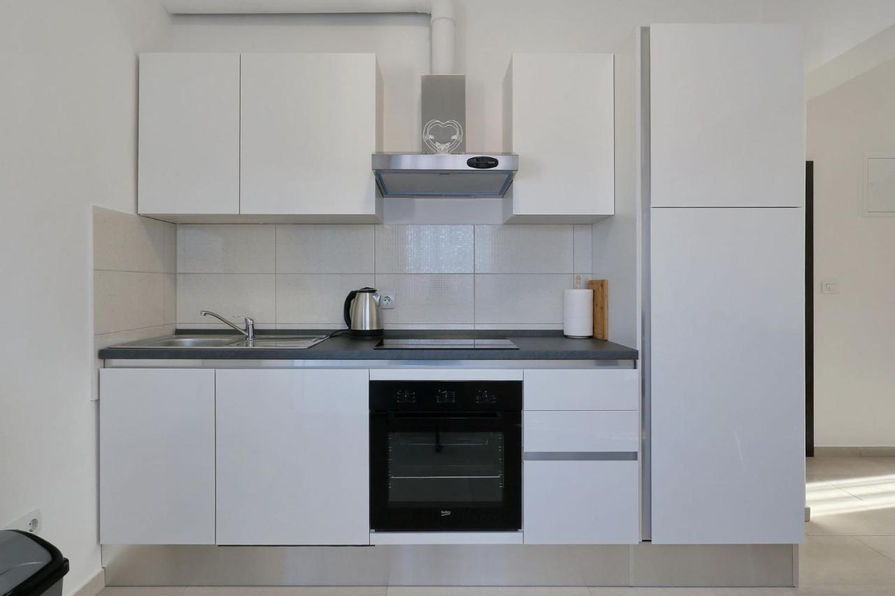 Apartments Lisac วีร์ ภายนอก รูปภาพ