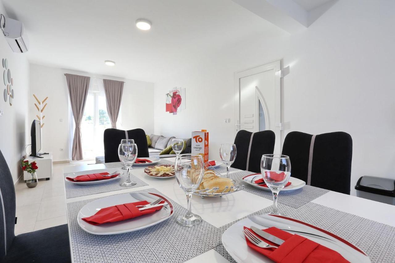 Apartments Lisac วีร์ ภายนอก รูปภาพ
