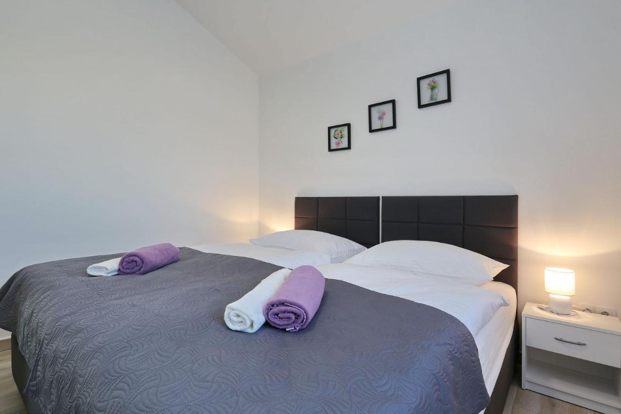 Apartments Lisac วีร์ ภายนอก รูปภาพ