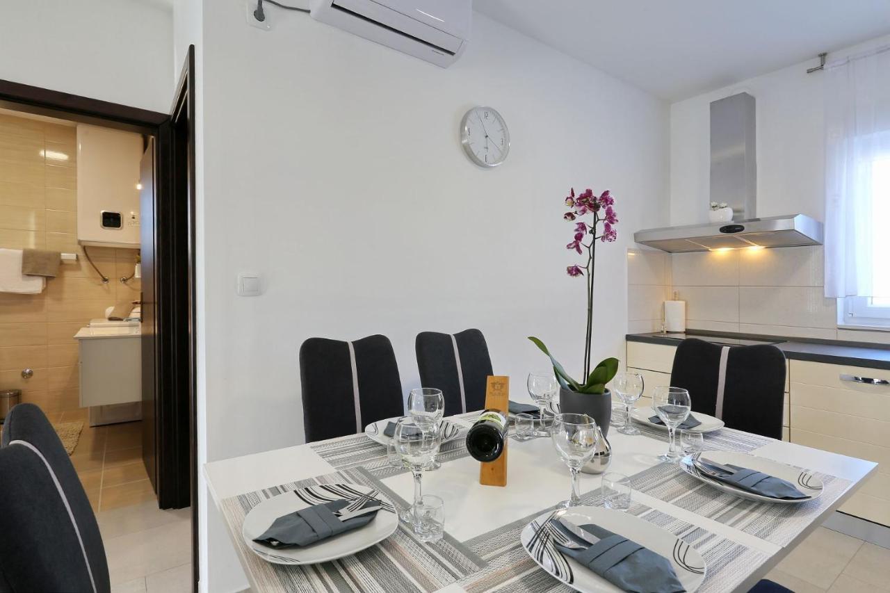 Apartments Lisac วีร์ ภายนอก รูปภาพ