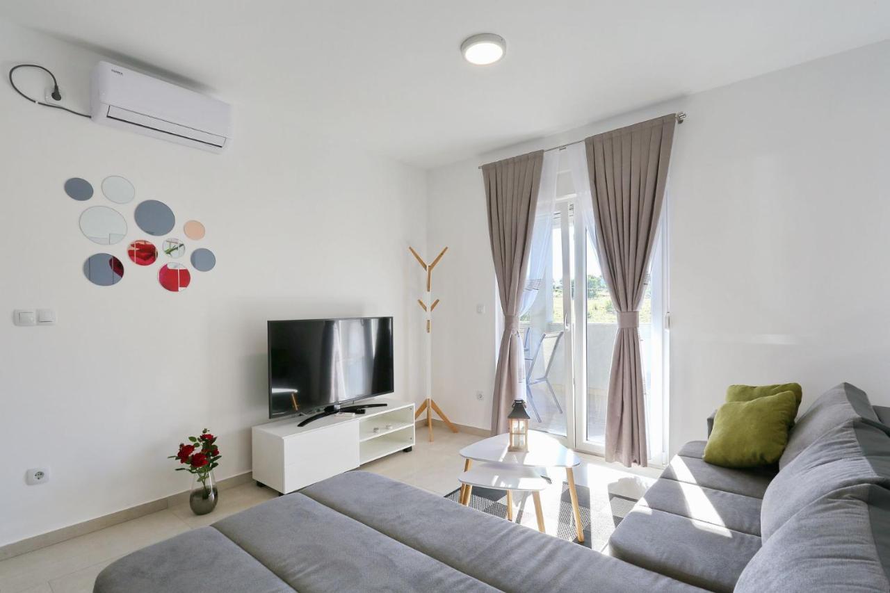 Apartments Lisac วีร์ ภายนอก รูปภาพ