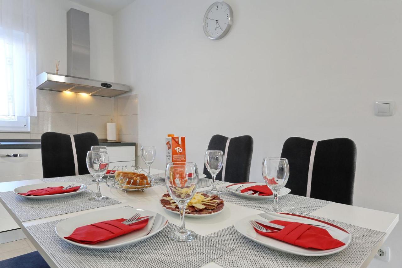Apartments Lisac วีร์ ภายนอก รูปภาพ