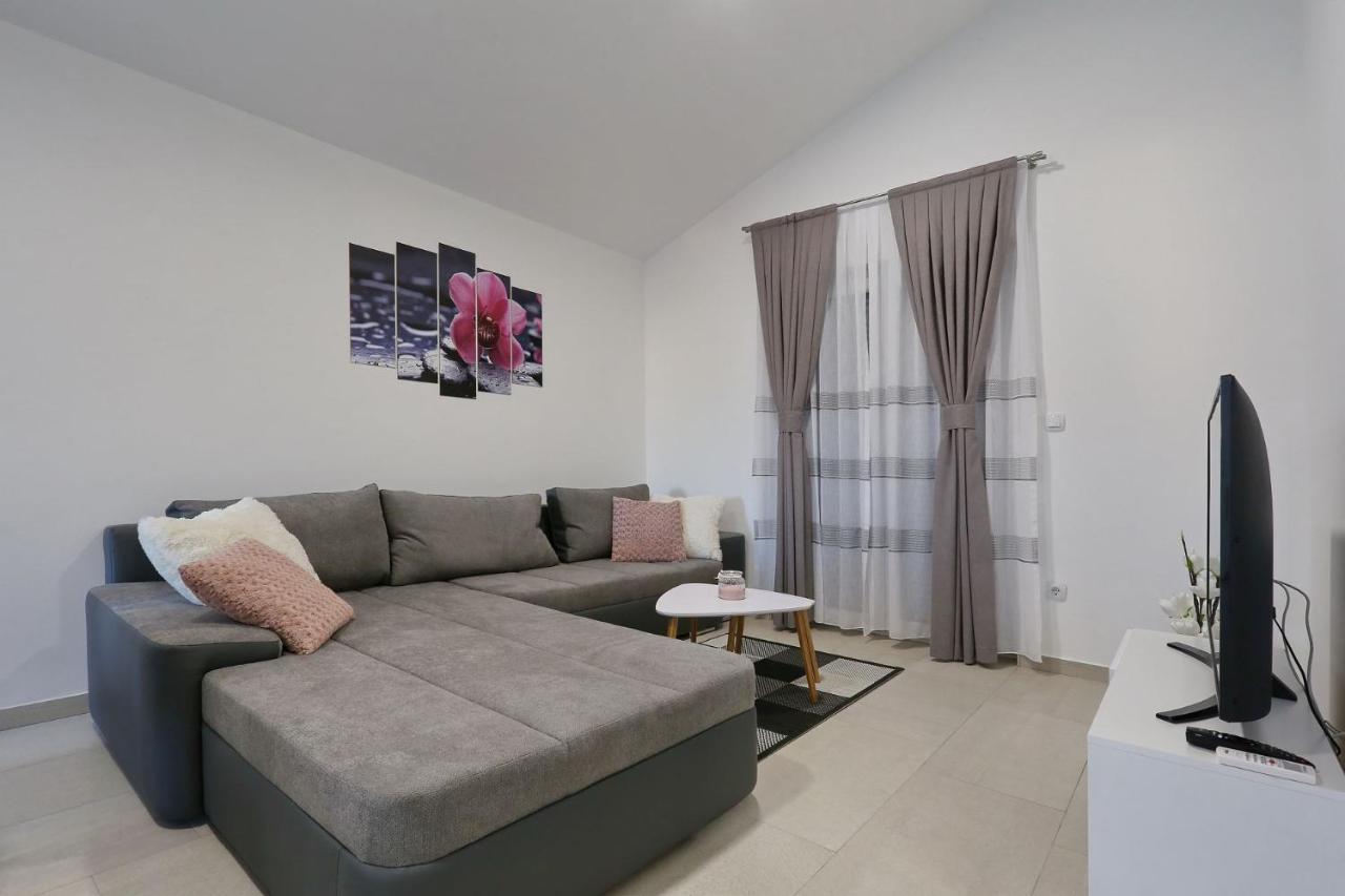 Apartments Lisac วีร์ ภายนอก รูปภาพ