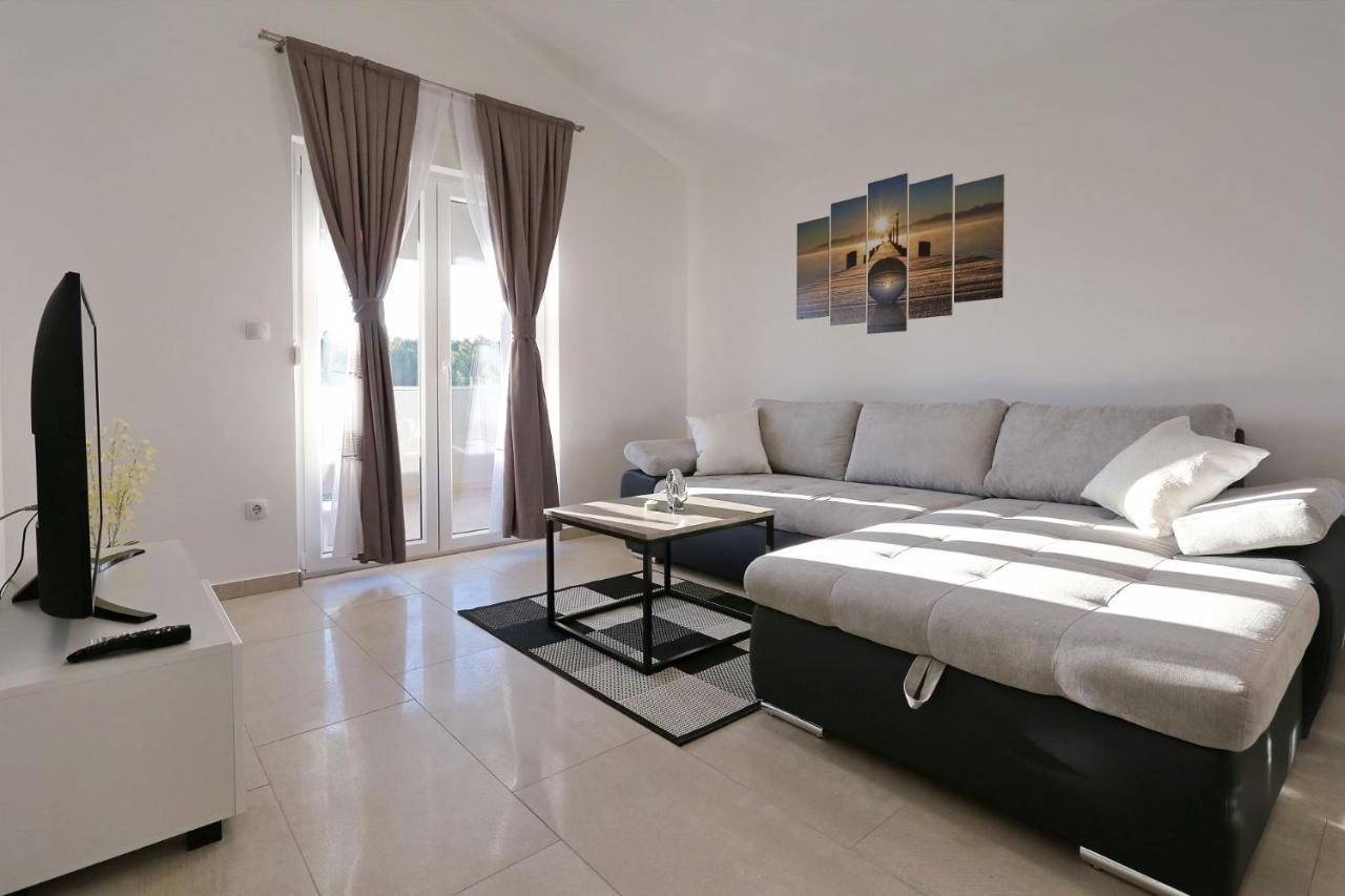 Apartments Lisac วีร์ ภายนอก รูปภาพ