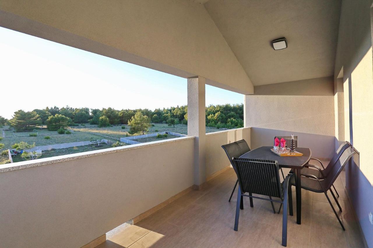 Apartments Lisac วีร์ ภายนอก รูปภาพ