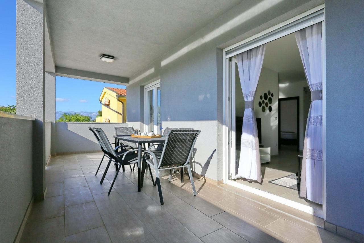 Apartments Lisac วีร์ ภายนอก รูปภาพ