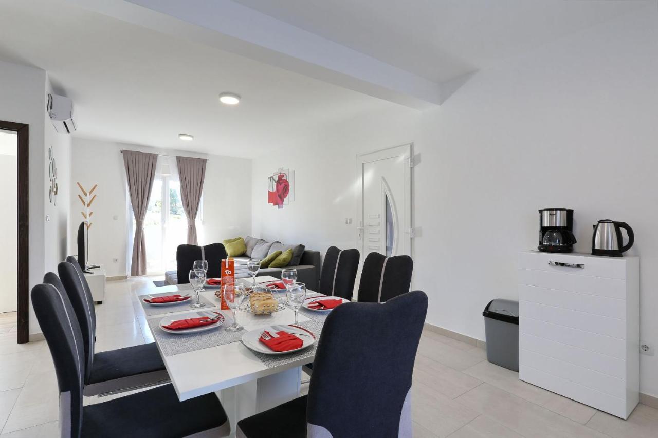 Apartments Lisac วีร์ ภายนอก รูปภาพ