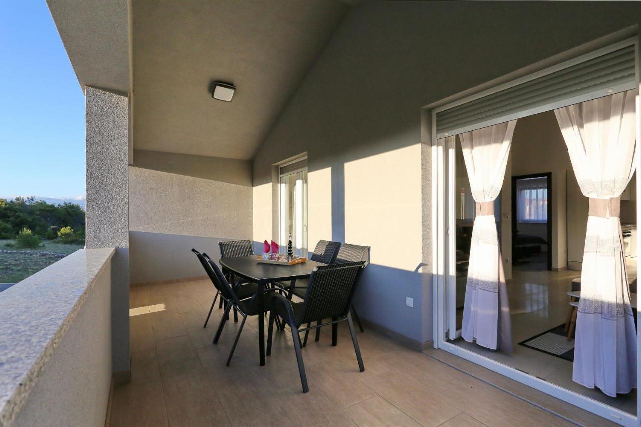 Apartments Lisac วีร์ ภายนอก รูปภาพ