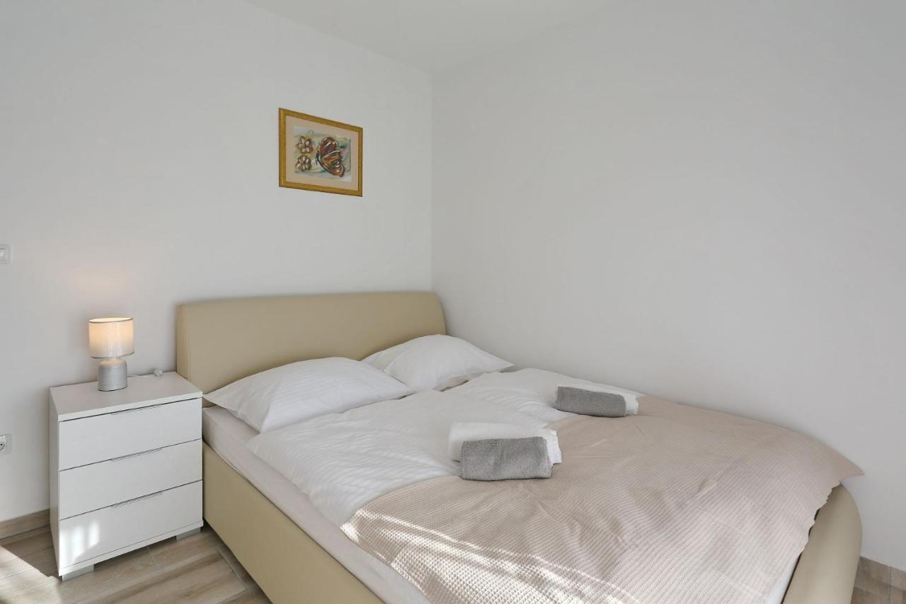 Apartments Lisac วีร์ ภายนอก รูปภาพ