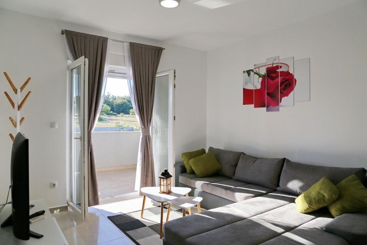 Apartments Lisac วีร์ ภายนอก รูปภาพ