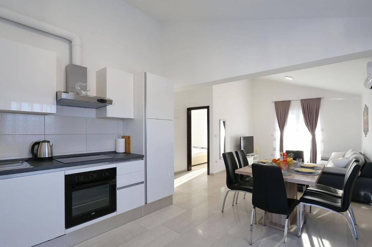 Apartments Lisac วีร์ ภายนอก รูปภาพ