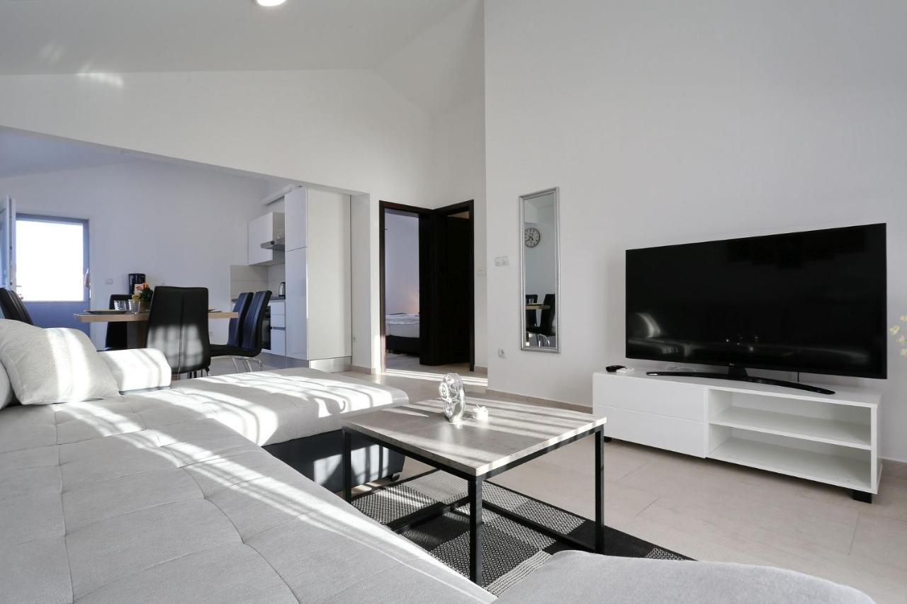 Apartments Lisac วีร์ ภายนอก รูปภาพ