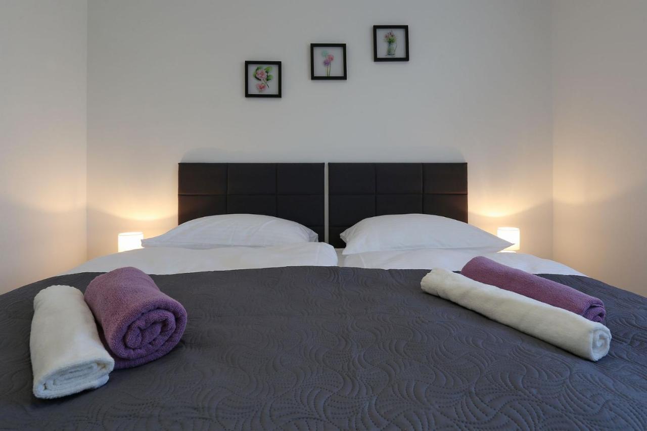 Apartments Lisac วีร์ ภายนอก รูปภาพ
