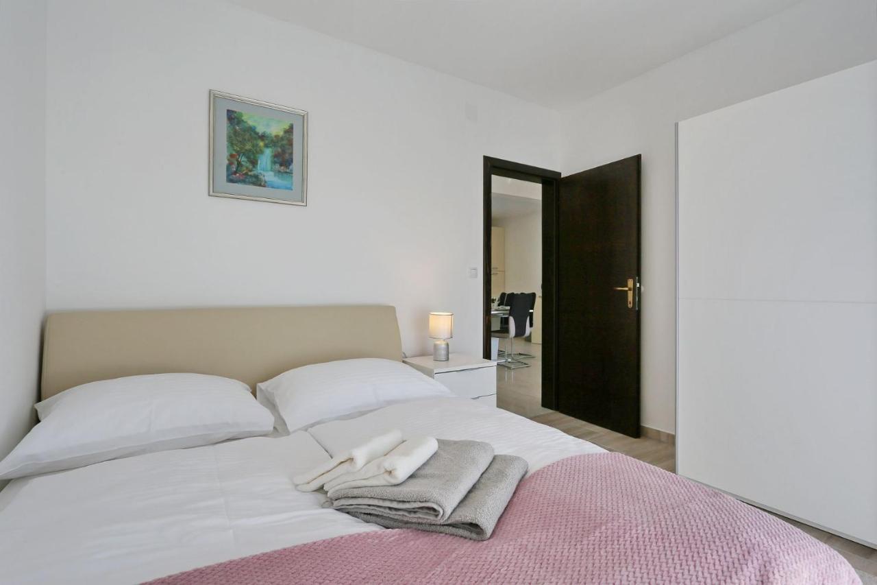 Apartments Lisac วีร์ ภายนอก รูปภาพ