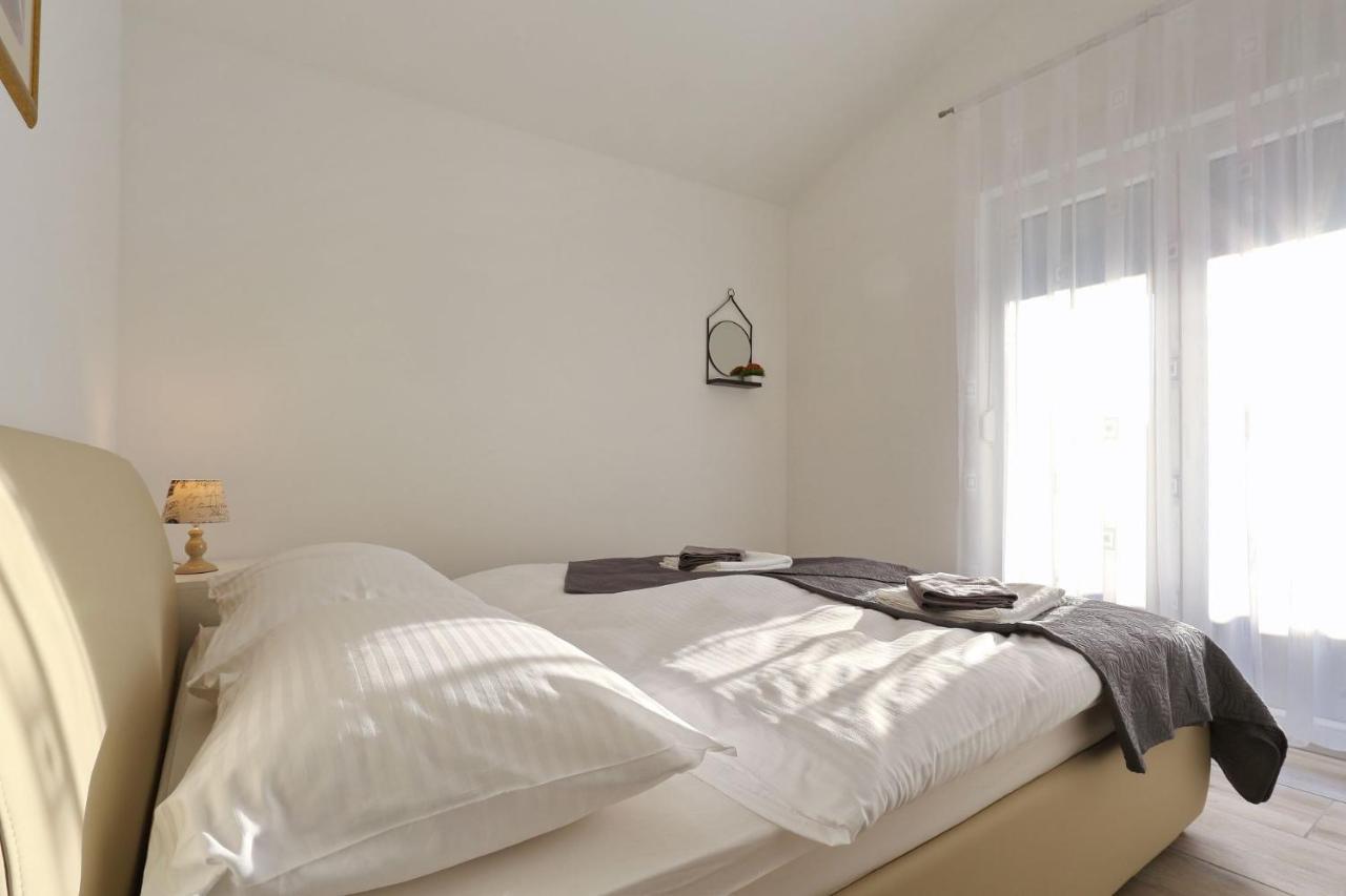 Apartments Lisac วีร์ ภายนอก รูปภาพ