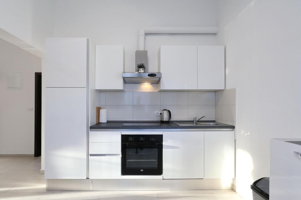 Apartments Lisac วีร์ ภายนอก รูปภาพ