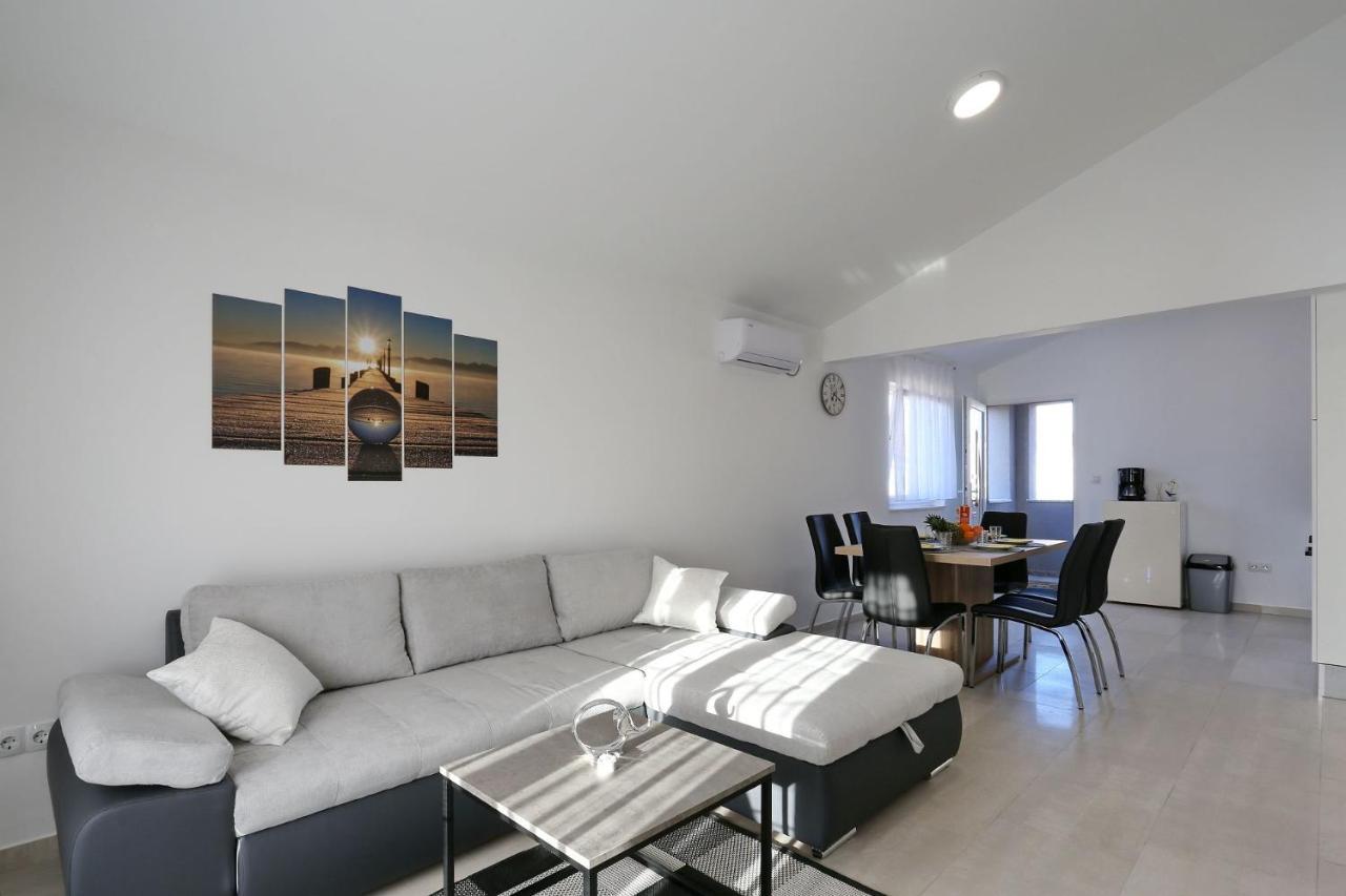 Apartments Lisac วีร์ ภายนอก รูปภาพ