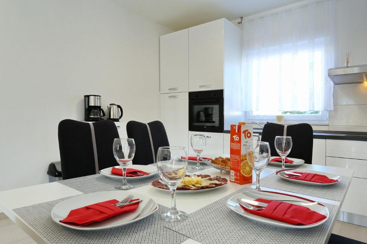 Apartments Lisac วีร์ ภายนอก รูปภาพ