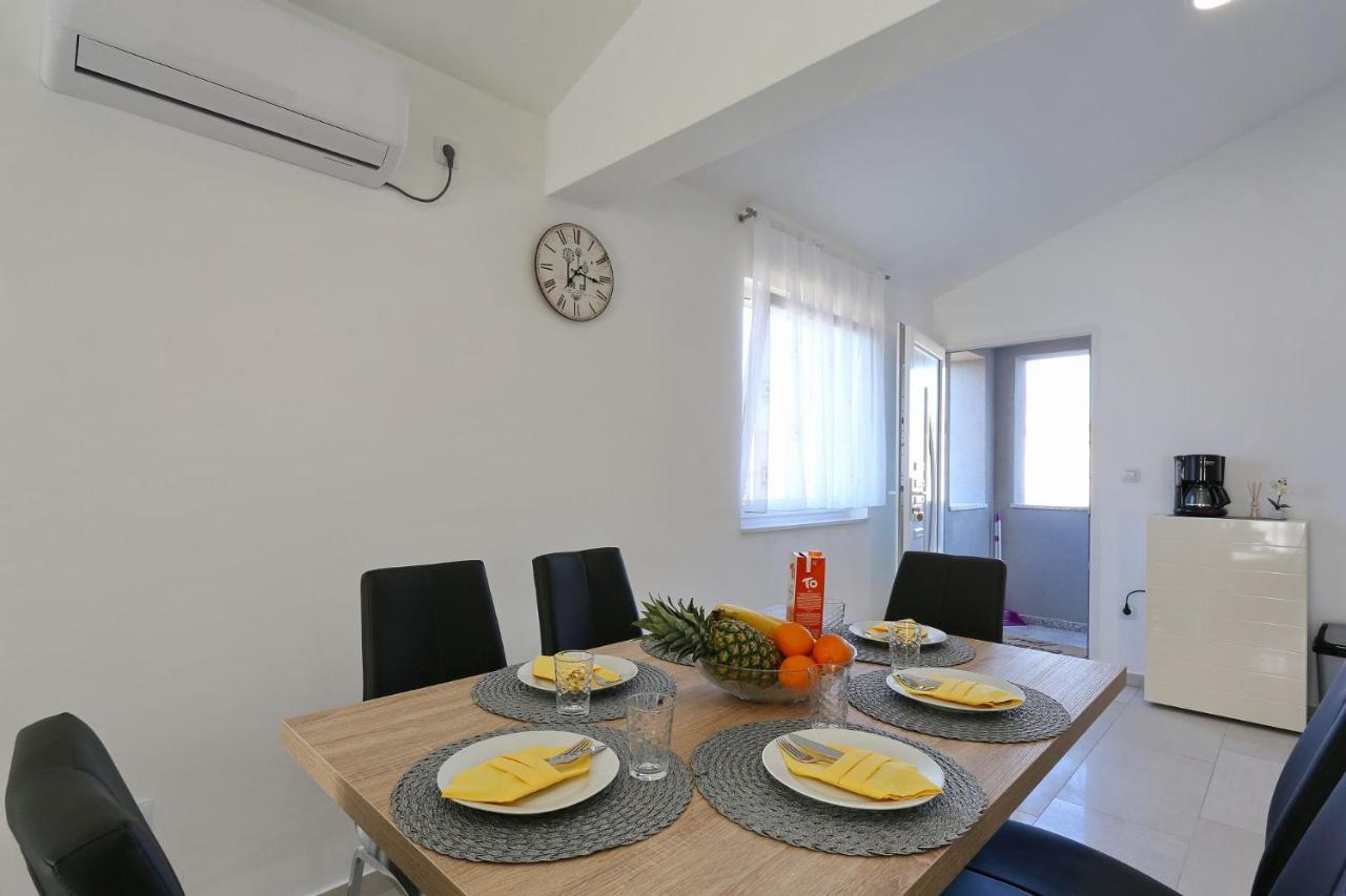 Apartments Lisac วีร์ ภายนอก รูปภาพ